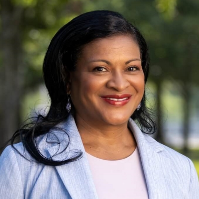 Friendly outdoor headshot of Sanci Richardson wearing a light blazer, serving as an Excel by Eight Communities manager in Arkansas.